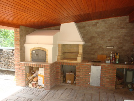 zahradny krb s pizza pecou